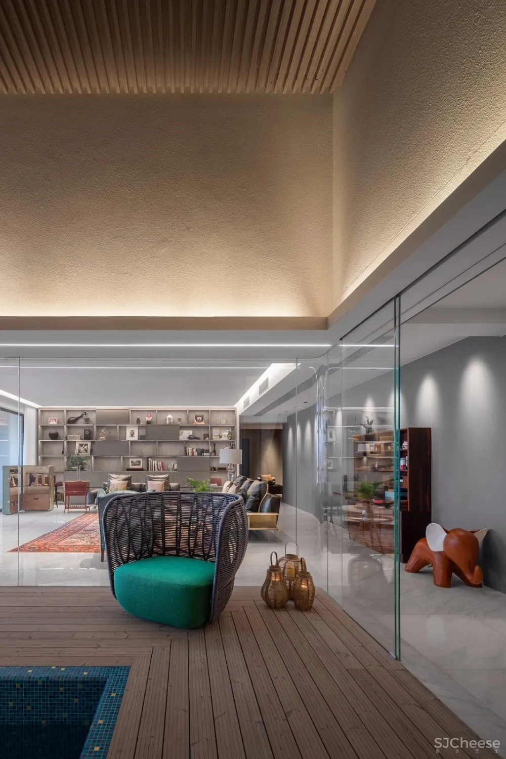 新作| 广州 500m² 大平层无敌江景奢宅，对望广州塔，超大空中泳池！