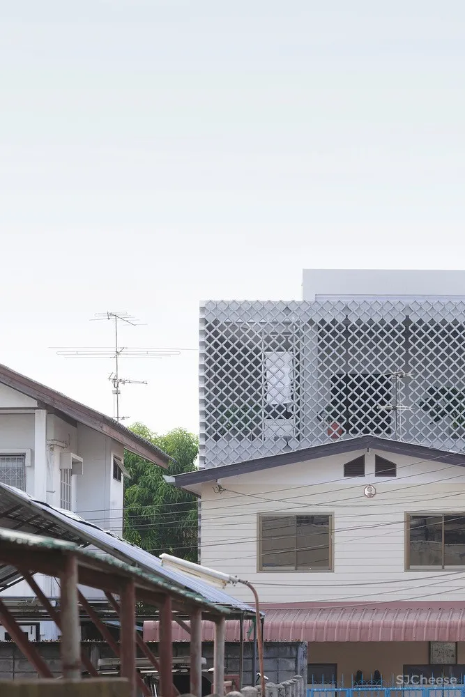 泰国镂空混凝土砖住宅 / all(zone)