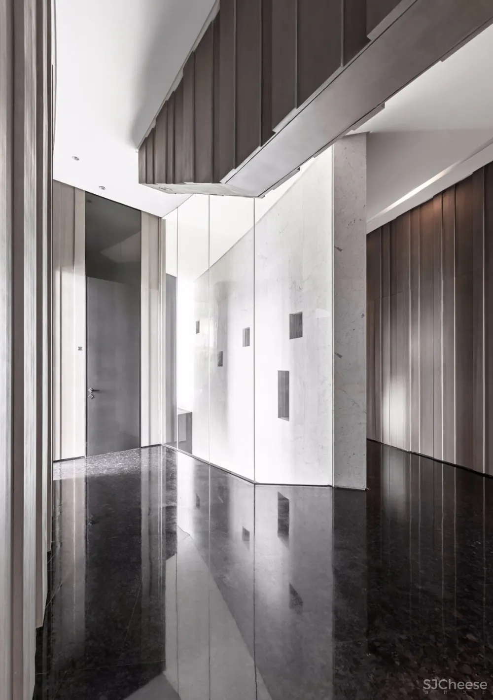 新作 | 唐忠汉:静美大地灰,错叠趣味的虚实与空灵