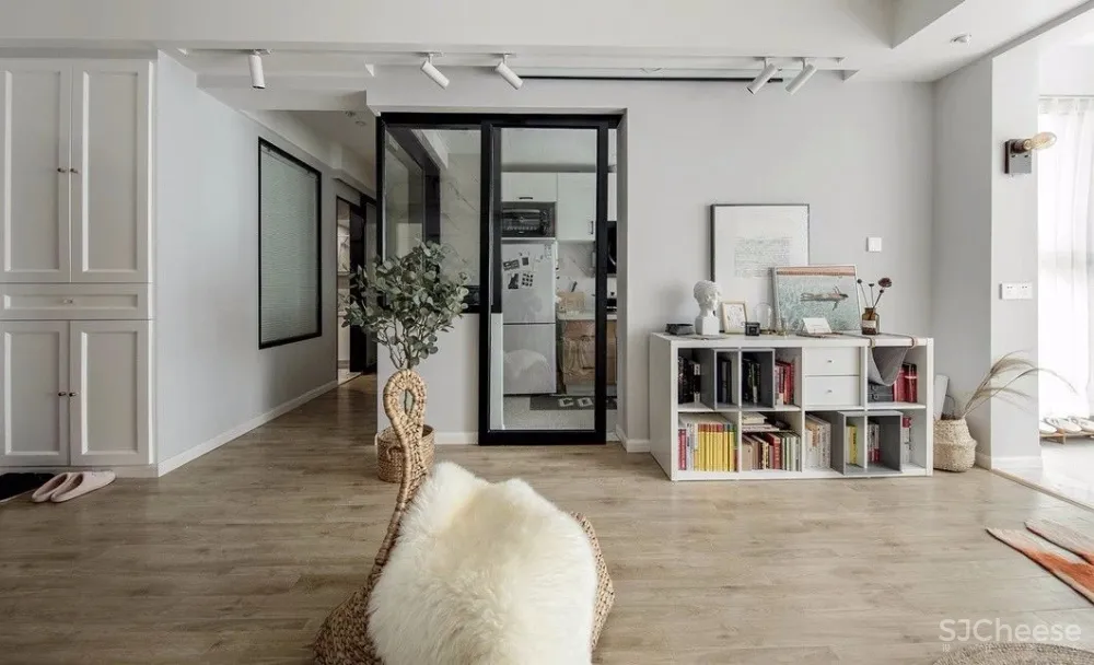 两个日系女孩在60㎡小屋丨收纳进了满房杂物,还有4只猫咪主子