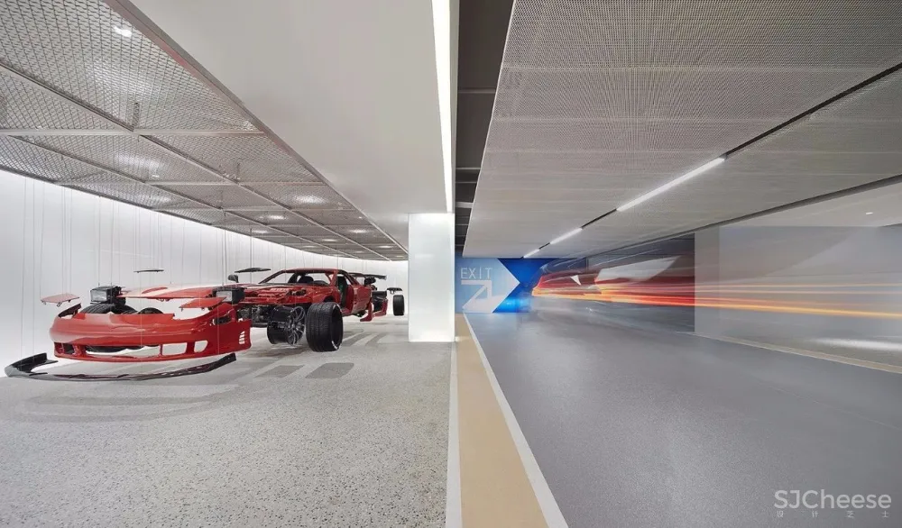 【于强设计&沃屋陈设】2600㎡“汽车主题“的售楼中心,酷爆了