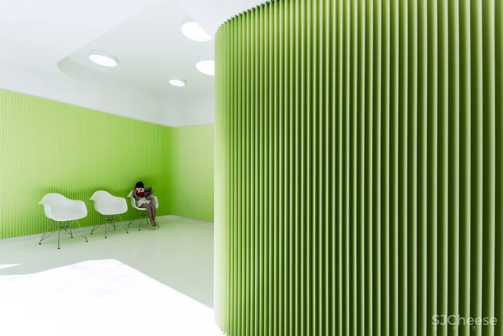 首发 | LANDÍNEZ+REY:马德里明亮绿色牙科诊所