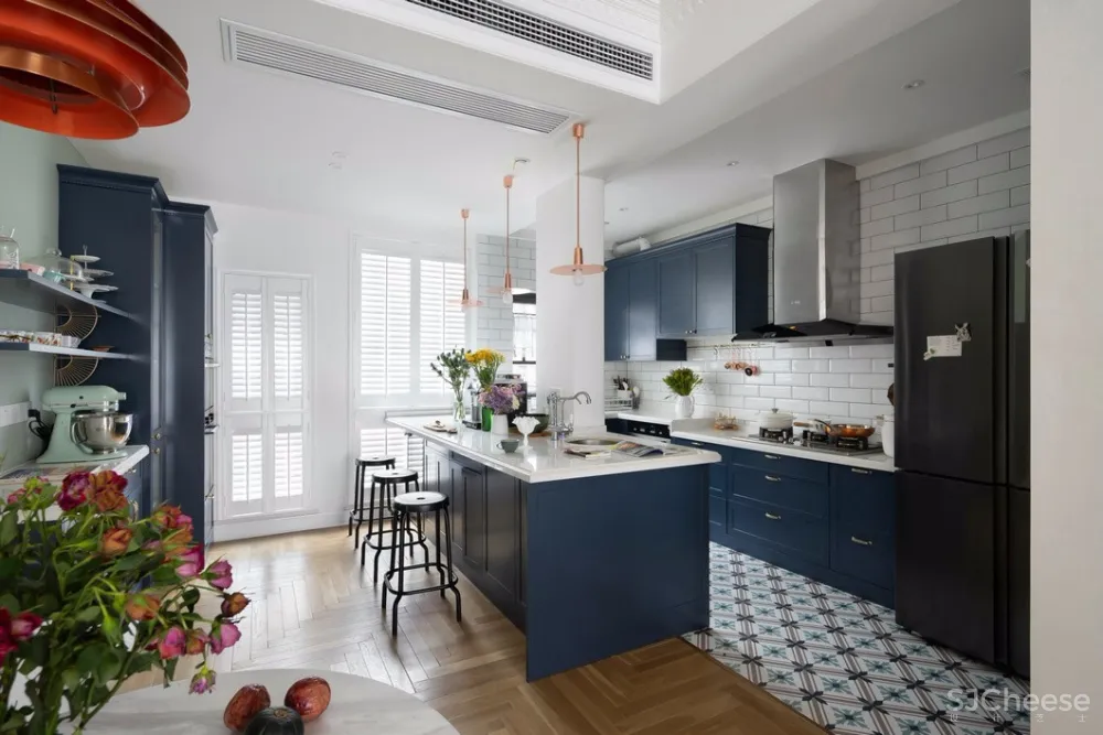 310㎡ 顶层洋房丨在这里养花、聚餐,美极了