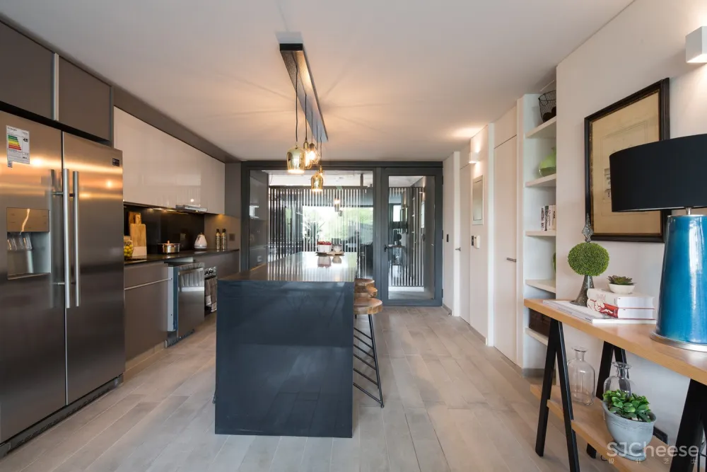 Talhouk + Arquitectos Asociados:智利工业风公寓楼 Echenique 46 Building