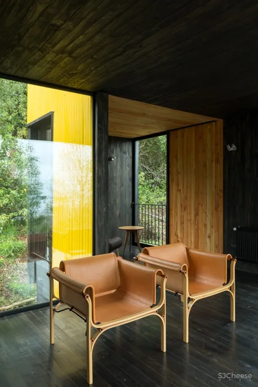 最新 | Alejandro Soffia:黄色屋子