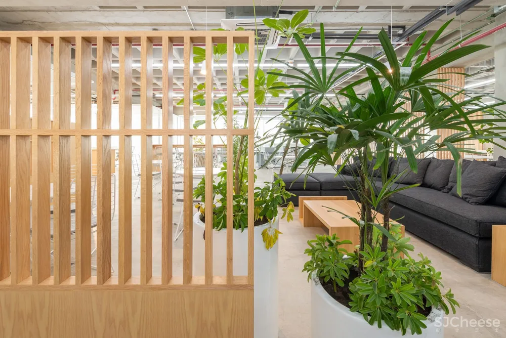 名创优品墨西哥办公空间 / Grupo Lateral Arquitectura y Construcción