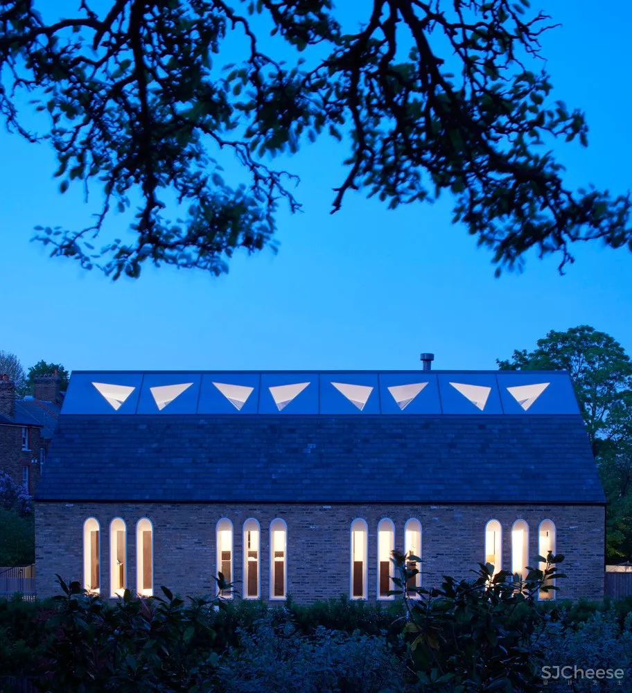 小教堂住宅 “Chapel” /Craftworks