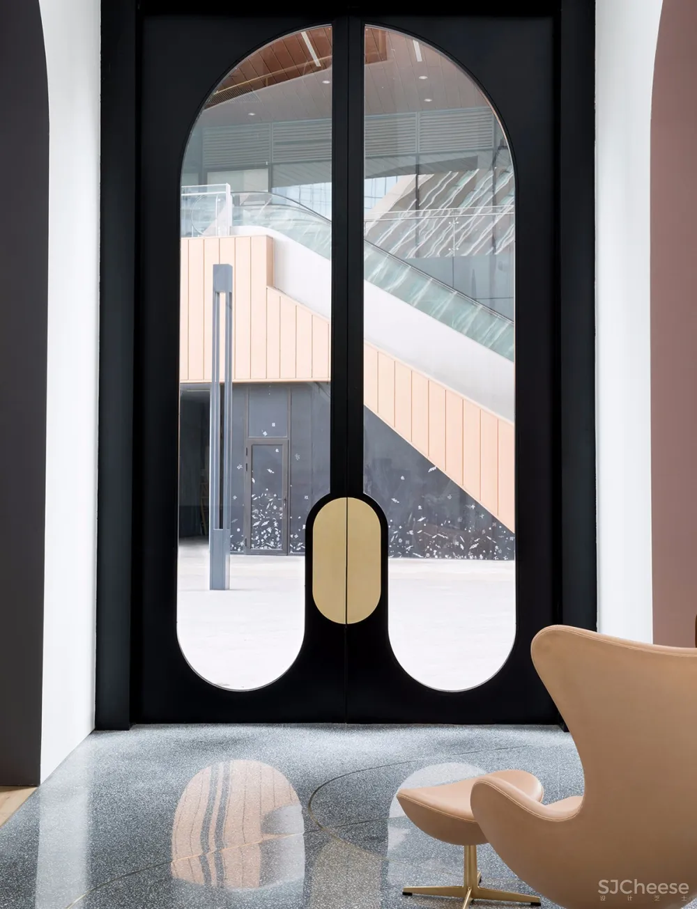 Jaime Hayon新作 | 西安Fritz Hansen,营造“神庙般”的美感