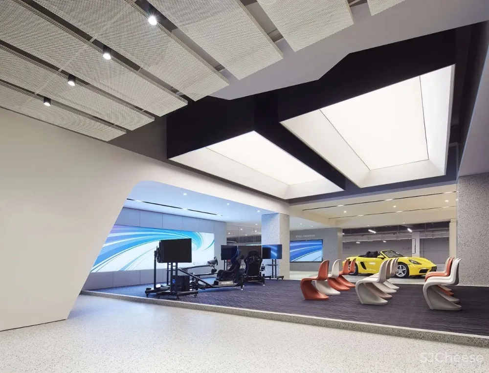 【于强设计&沃屋陈设】2600㎡“汽车主题“的售楼中心,酷爆了