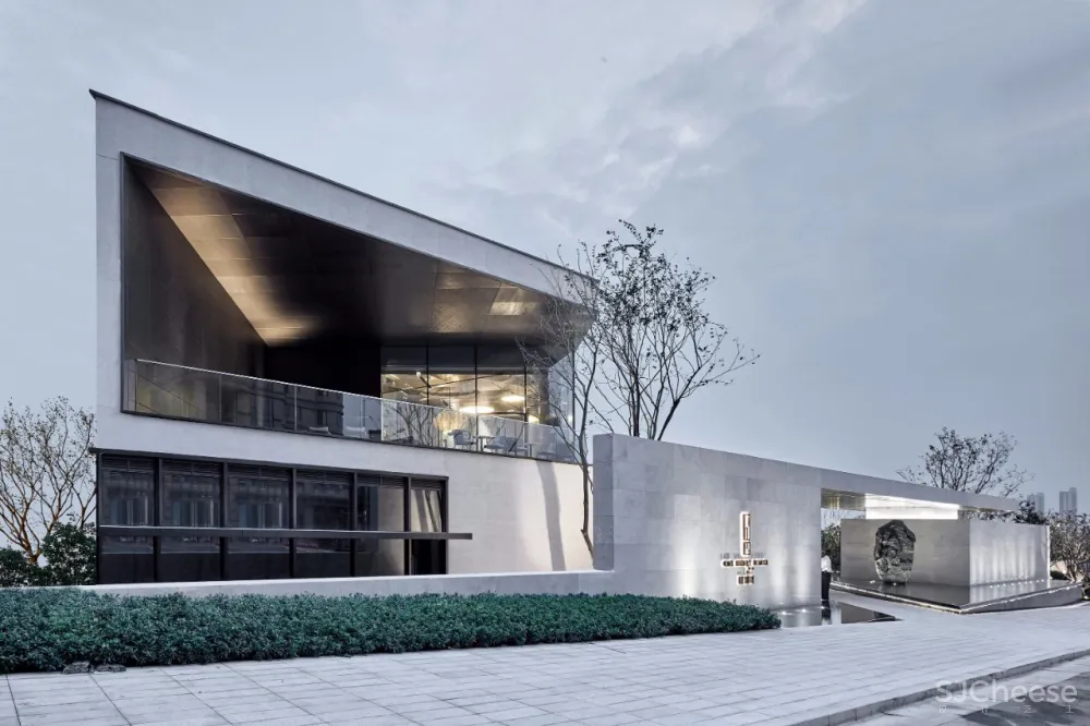 新作 | 唐忠汉:静美大地灰,错叠趣味的虚实与空灵