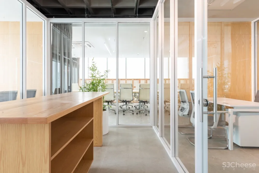 名创优品墨西哥办公空间 / Grupo Lateral Arquitectura y Construcción