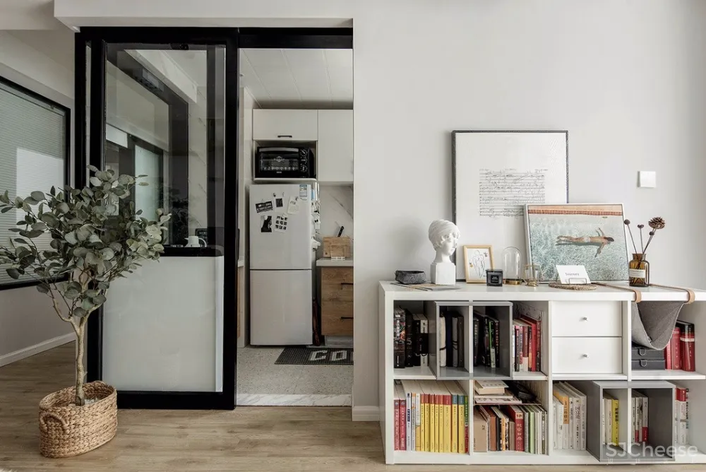 两个日系女孩在60㎡小屋丨收纳进了满房杂物,还有4只猫咪主子