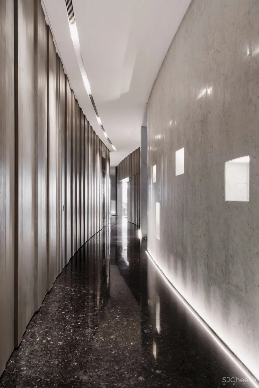 新作 | 唐忠汉:静美大地灰,错叠趣味的虚实与空灵