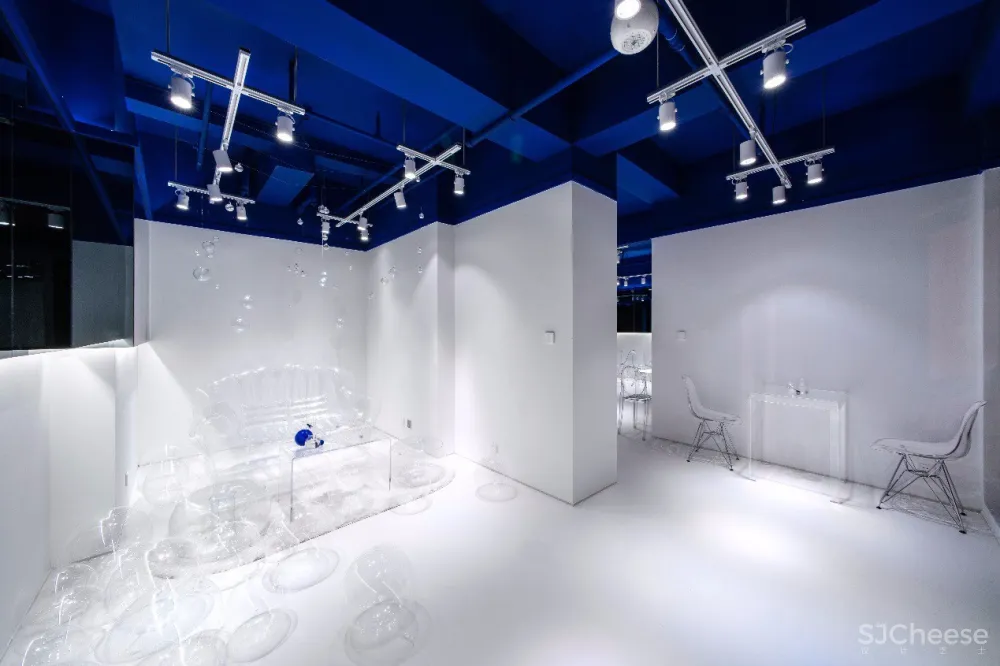 这个蓝色的咖啡馆丨属于大海也属于天空