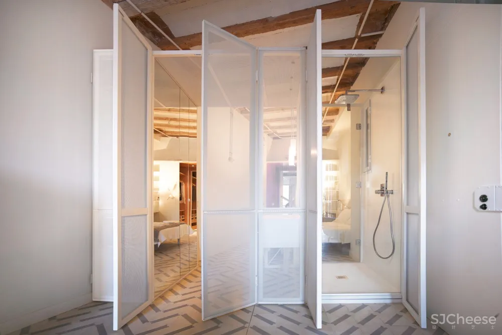 Cometa Architects:The Lightslice,从破旧公寓到阳光漫射居所