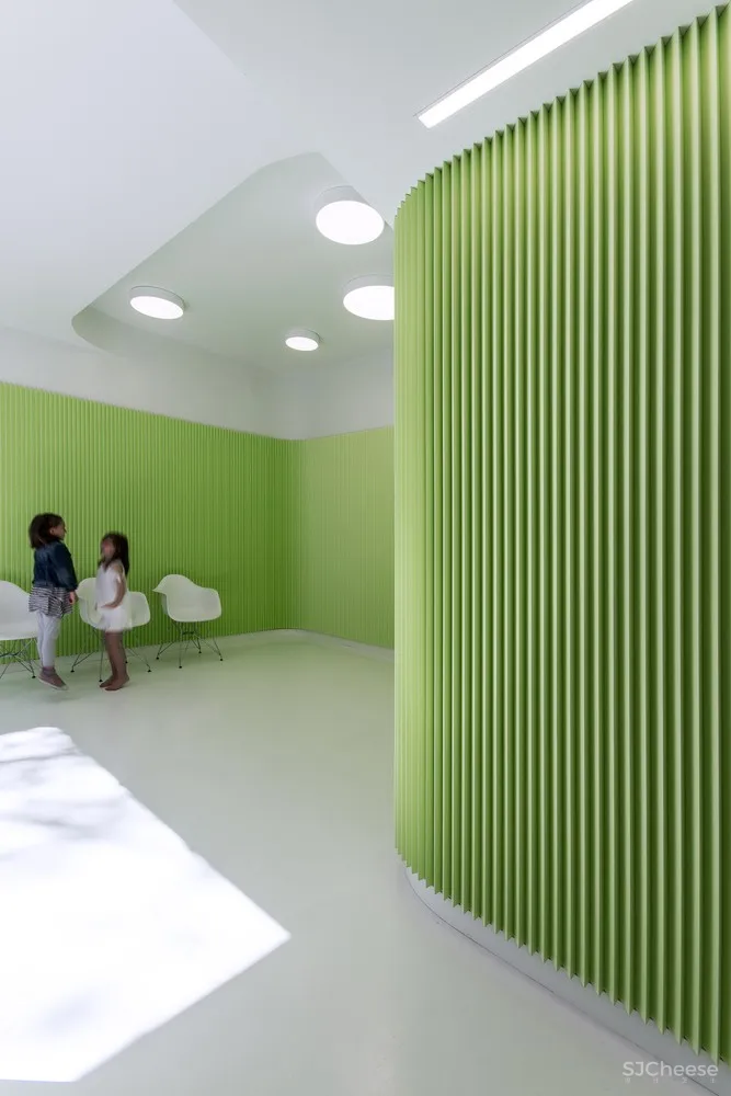 首发 | LANDÍNEZ+REY:马德里明亮绿色牙科诊所