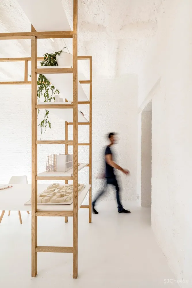 首发 | Roman Izquierdo Bouldstridge:清新明亮木格办公空间