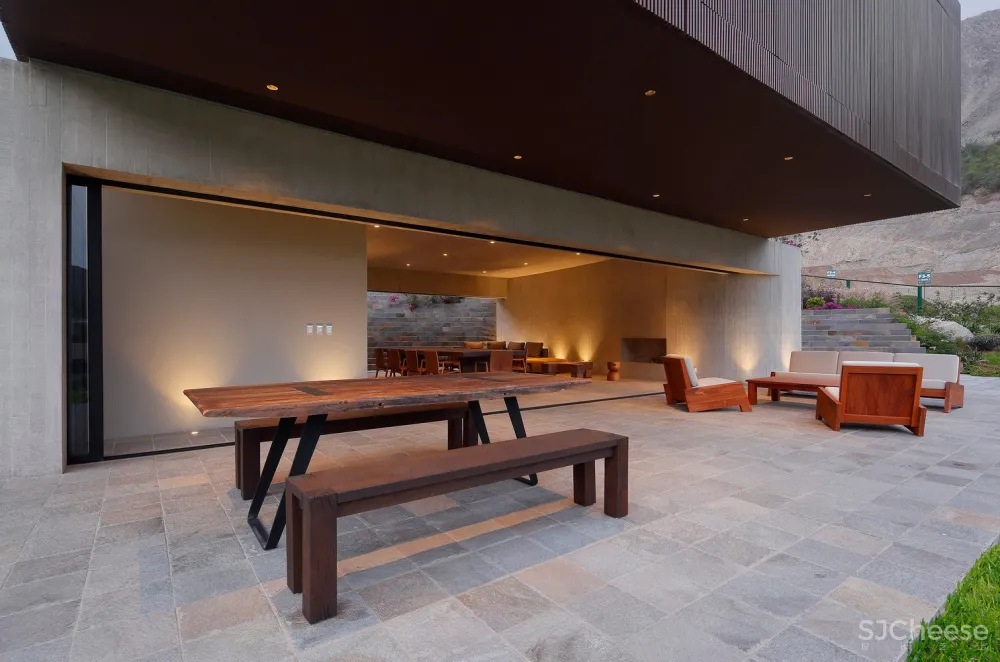 木盒之下 / Martin Dulanto Arquitecto