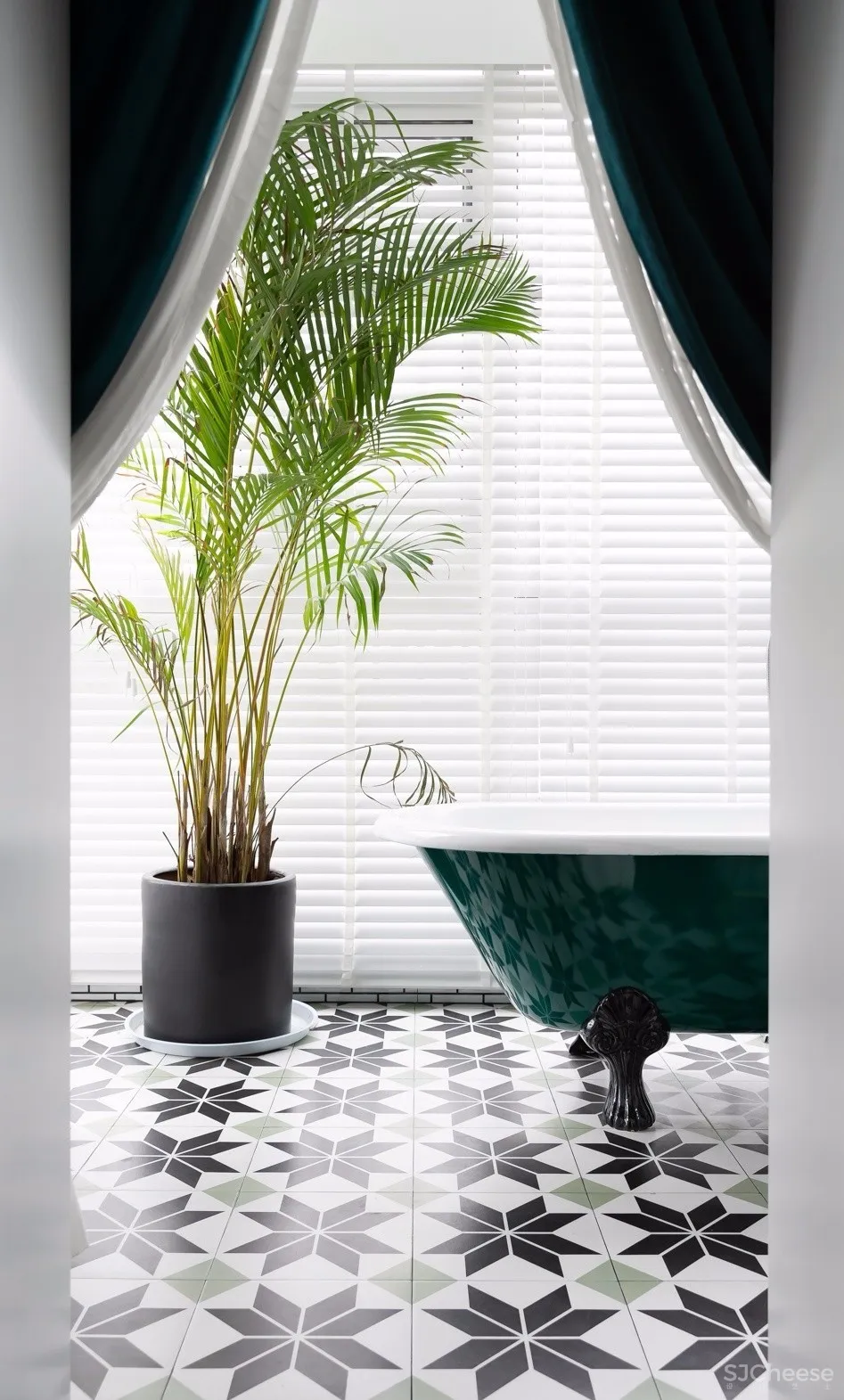 310㎡ 顶层洋房丨在这里养花、聚餐,美极了