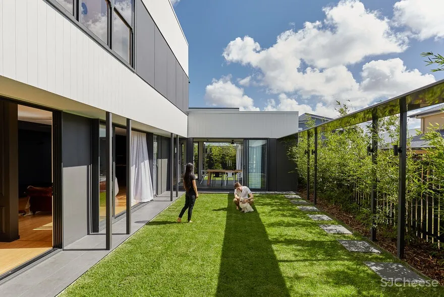 Helensvale Haus in South East Queensland / Happy Haus