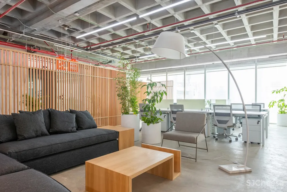 名创优品墨西哥办公空间 / Grupo Lateral Arquitectura y Construcción