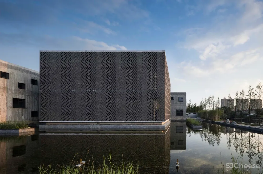 靖江市民俗艺术馆 / 荣朝晖工作室