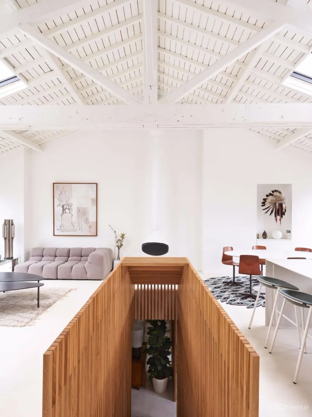 首发 | 05 AM arquitectura 明快美学:巴黎白色阁楼的内部翻新