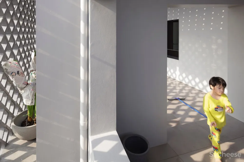 泰国镂空混凝土砖住宅 / all(zone)