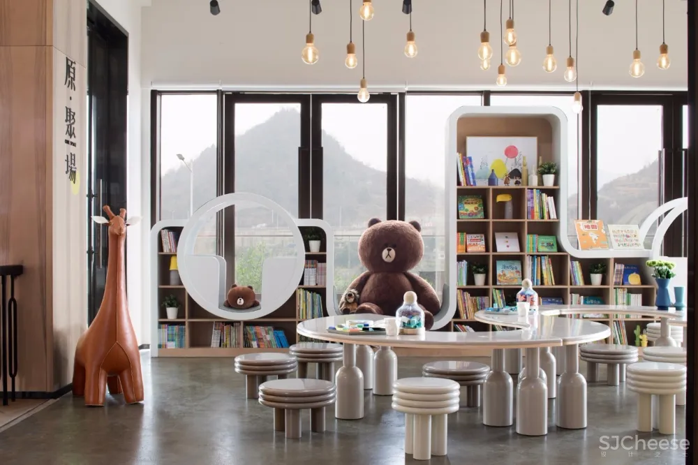 以“下午茶”为氛围主题丨营造出古典英伦风与现代摩登感交织共映的售楼空间