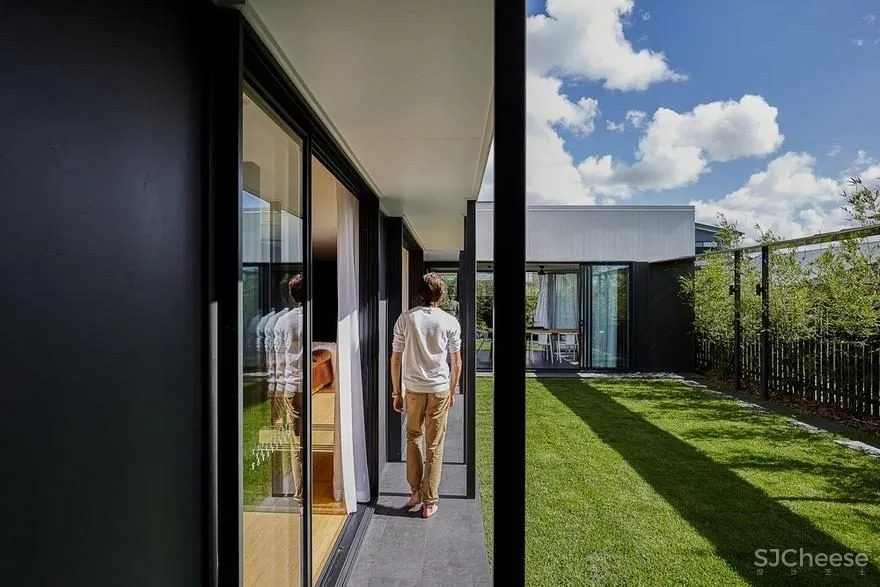 Helensvale Haus in South East Queensland / Happy Haus