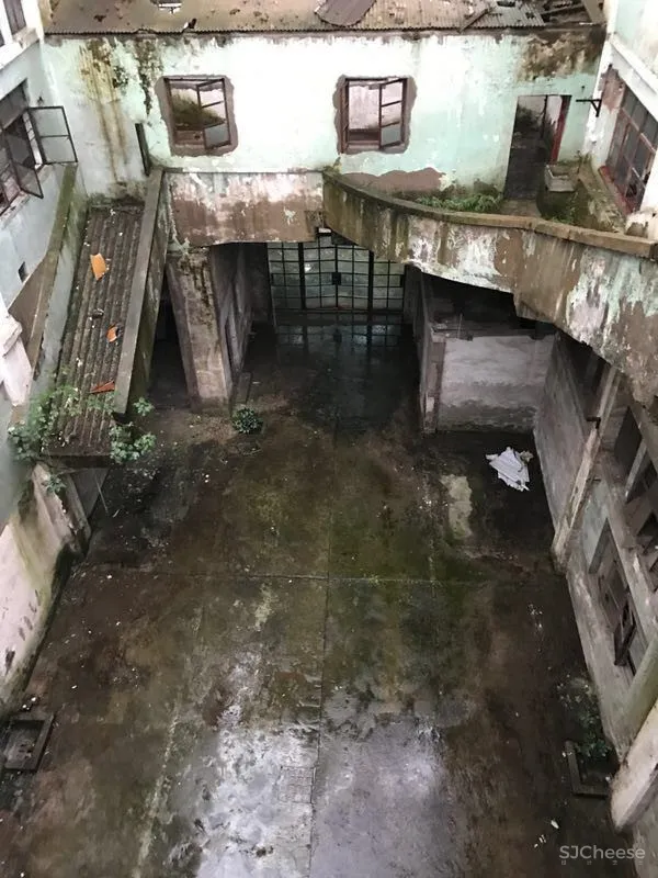 上海滨江道办公楼 / HPP Architects