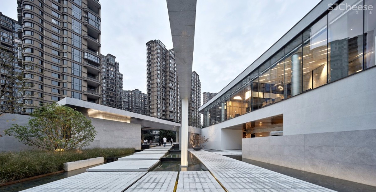 新作 | 唐忠汉:静美大地灰,错叠趣味的虚实与空灵