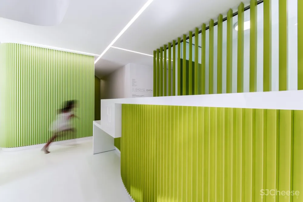 首发 | LANDÍNEZ+REY:马德里明亮绿色牙科诊所