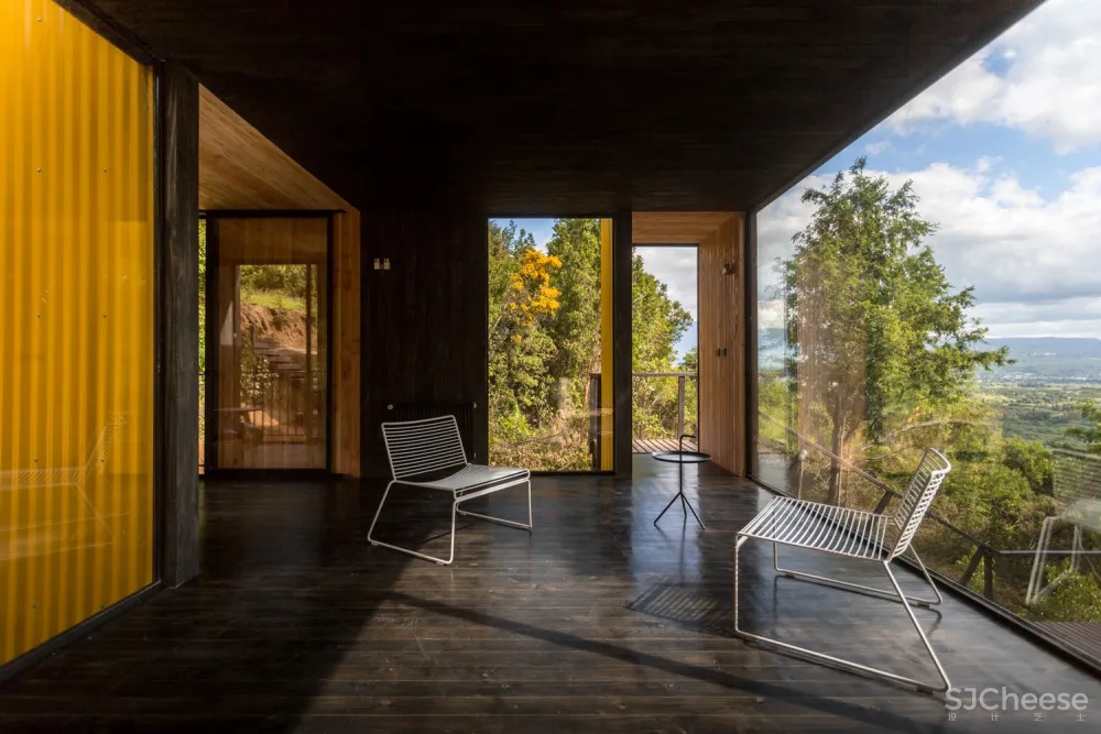 最新 | Alejandro Soffia:黄色屋子