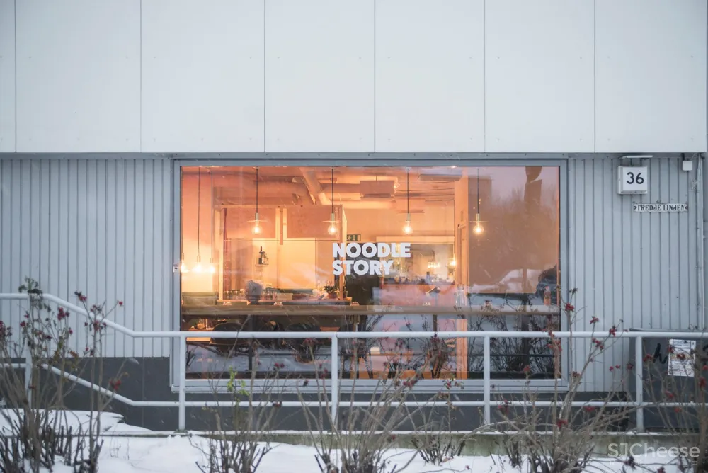 Noodle Story面馆,赫尔辛基 / Yatofu Creatives