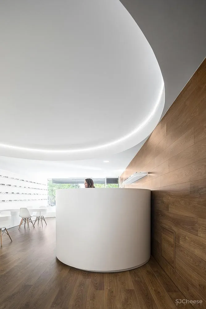 首发 | Tsou Arquitectos:明亮线条眼镜店 Optical Pitaes