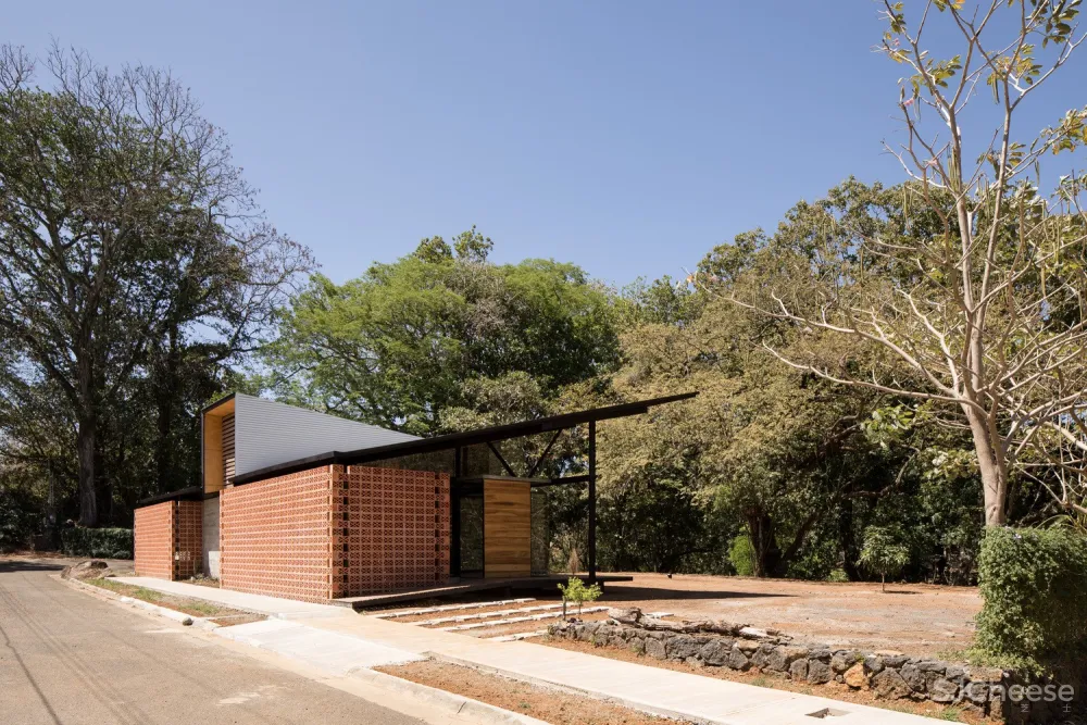 Arkosis：传统房屋改造实用住宅 La Garita House