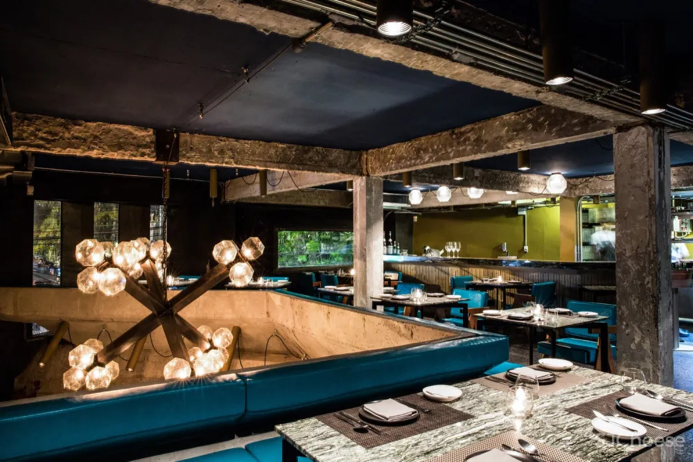 “过时的”混凝土泰国餐厅 / Lump