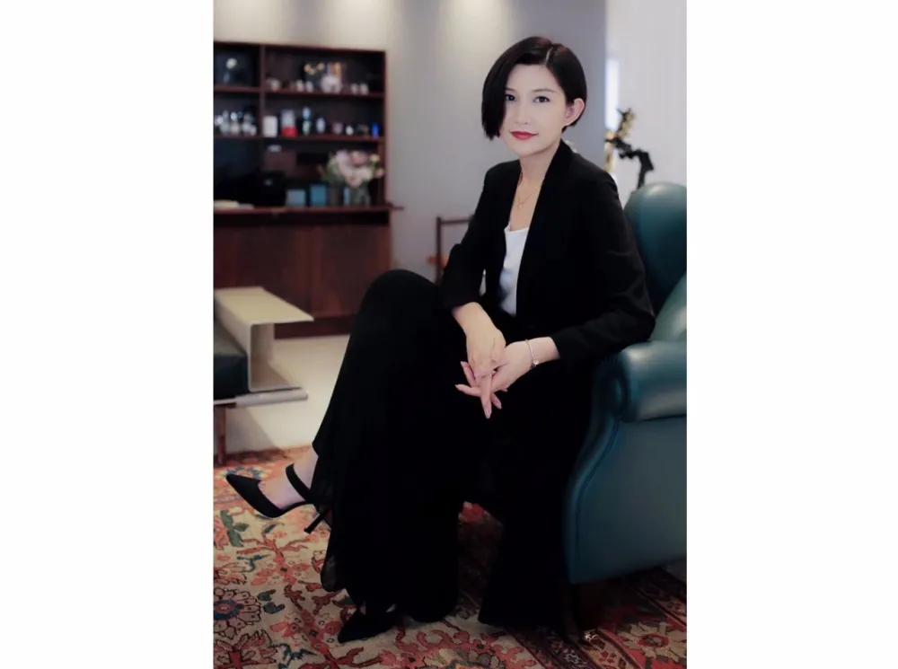 新作| 广州 500m² 大平层无敌江景奢宅，对望广州塔，超大空中泳池！