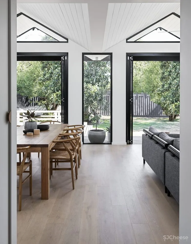 Pleated House / Megowan Architectural