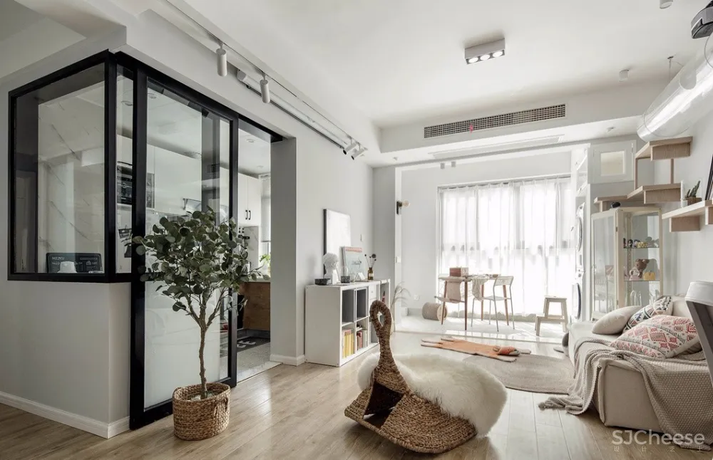 两个日系女孩在60㎡小屋丨收纳进了满房杂物,还有4只猫咪主子