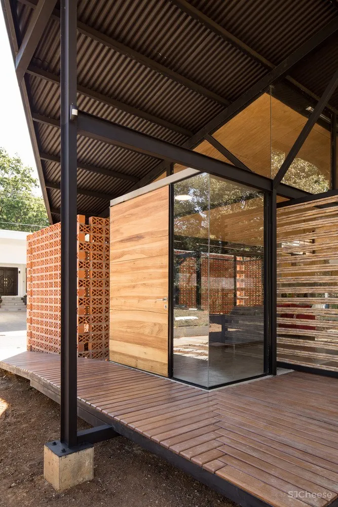 Arkosis：传统房屋改造实用住宅 La Garita House