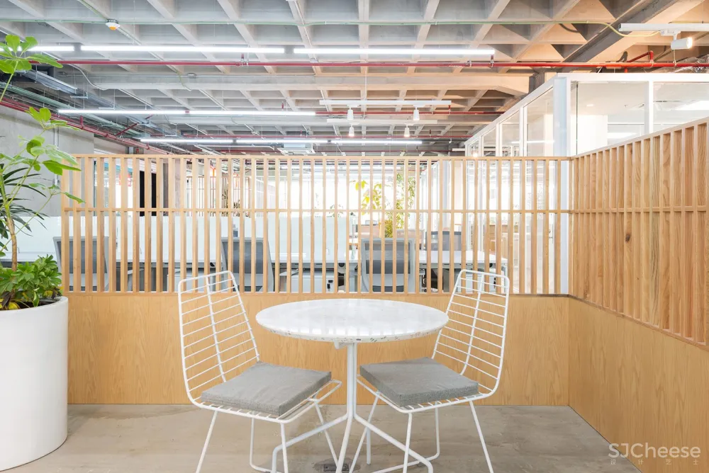 名创优品墨西哥办公空间 / Grupo Lateral Arquitectura y Construcción