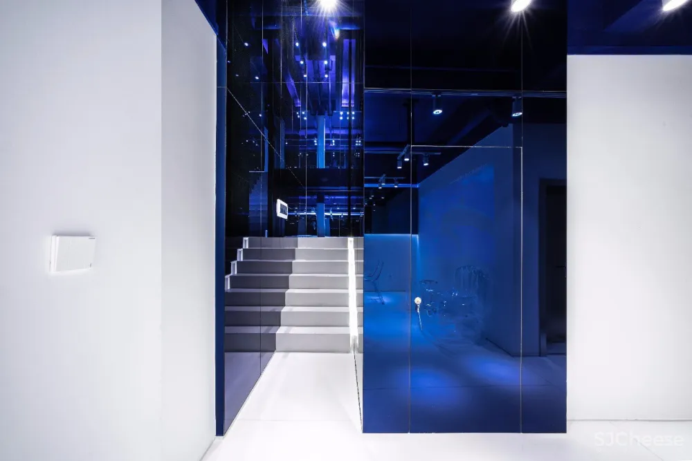 这个蓝色的咖啡馆丨属于大海也属于天空