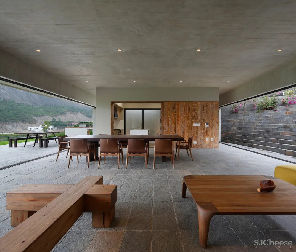 木盒之下 / Martin Dulanto Arquitecto