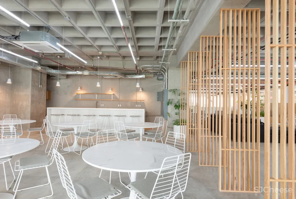 名创优品墨西哥办公空间 / Grupo Lateral Arquitectura y Construcción