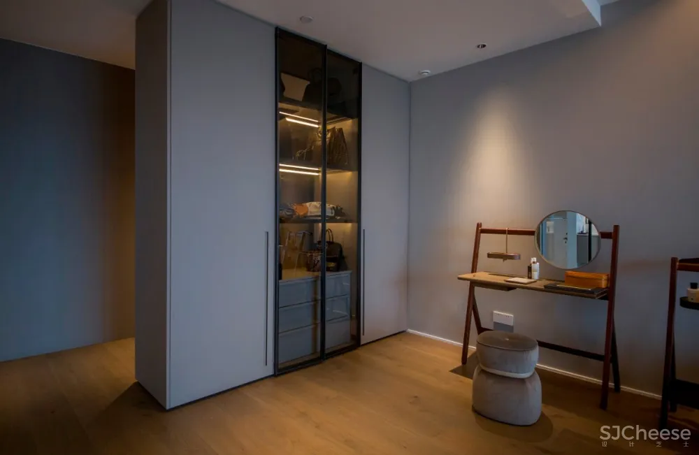 新作| 广州 500m² 大平层无敌江景奢宅，对望广州塔，超大空中泳池！