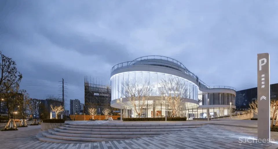 【于强设计&沃屋陈设】2600㎡“汽车主题“的售楼中心,酷爆了