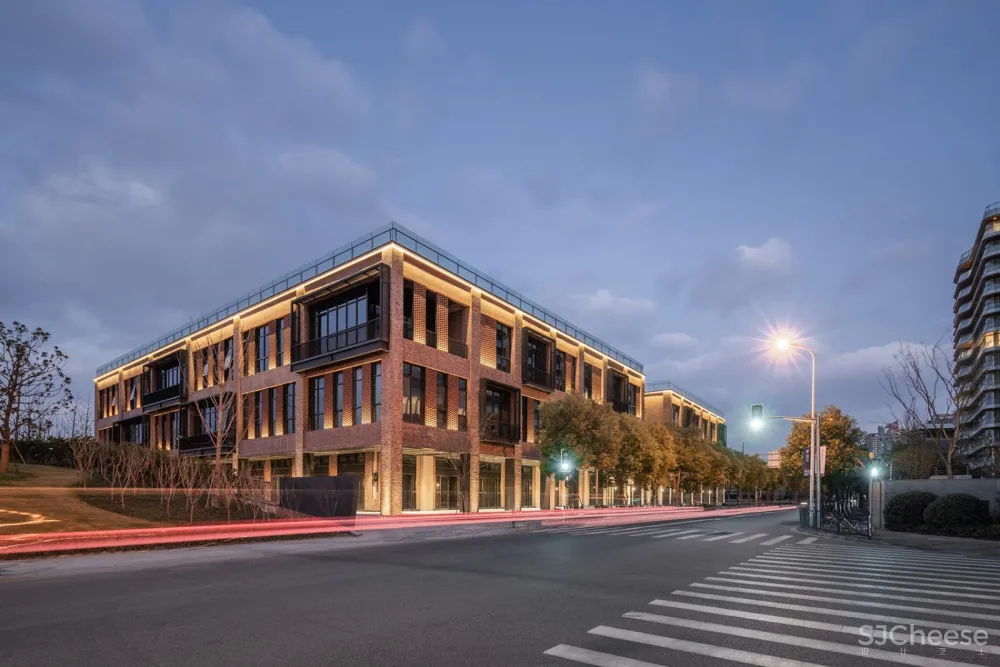 上海滨江道办公楼 / HPP Architects