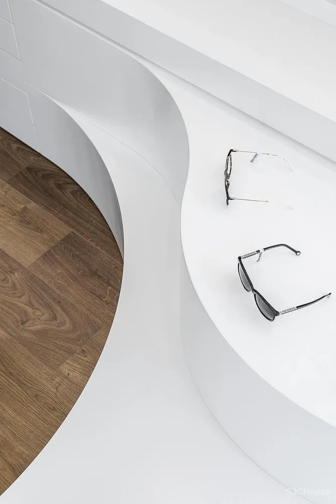 首发 | Tsou Arquitectos:明亮线条眼镜店 Optical Pitaes